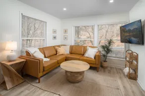 Sunflower Suite at The Wanderer - Image 4