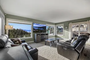 Luxury 4BR | BBQ, Hot Tub & Lake Views | Sleeps 8 - Image 2