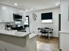 New Modern Ranch Close to it All - Image 4