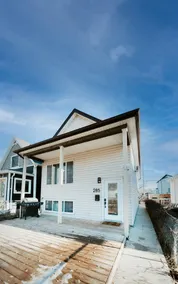 Cozy 2-BR, 2-Bath House. Near Polo Park&Airport - Image 2