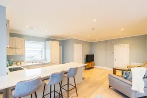 Top Floor Apartment w/ Sea Views - Image 3