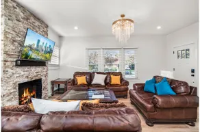 Lively 4BR/3.5 FULL BATHS Close to Downtown - Image 2