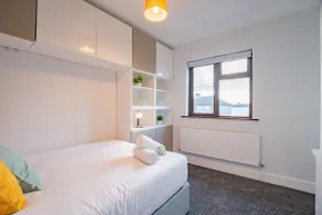 Central Galway House - Private Parking - Sleeps 7 - Image 5