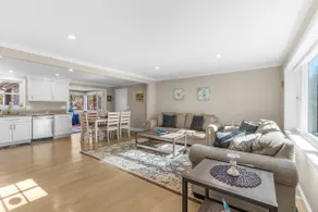 Cozy 3 bedroom cottage — walk to beach & downtown Hyannis - Image 3