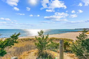Cozy 3 bedroom cottage — walk to beach & downtown Hyannis - Image 2