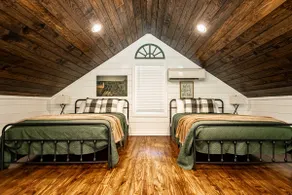 Luxury Lakefront Cabin - Image 4