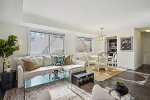 Crystal City Charm 102 / Free Parking - Image 3