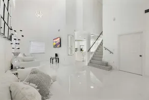 Spectacular, spacious,completely modern, 4/3 home - Image 4