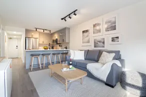 Central, Stylish 2BR/2BA w/ HT & Parking! - Image 2