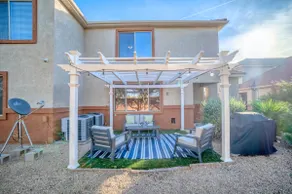 Mesquite 2BR Townhome with Pool & Gym Access - Image 2