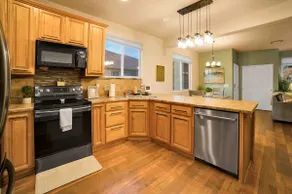 Mesquite 2BR Townhome with Pool & Gym Access - Image 5
