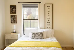 Cozy Crosbie House in the Heart of Downtown - Image 4