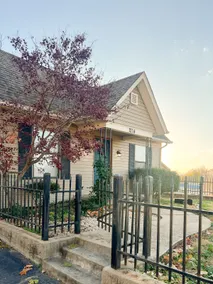 Cozy Crosbie House in the Heart of Downtown - Image 2