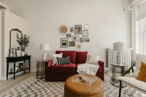 Squareview Stays - Modern Apartment on The Square - Image 2