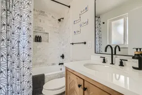 Winter Getaway! - Spacious/HOT TUB/BBQ/Central - Image 5