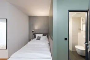 Apartment S - Queen bed and balcony - Image 5