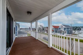 Harbor Shores Luxury Waterfront with Pool - Image 4