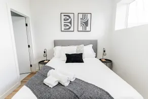 *Cozy & Spacious | Free Parking | 15 min Downtown* - Image 3