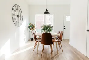 *Cozy & Spacious | Free Parking | 15 min Downtown* - Image 4