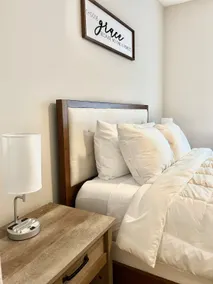 Cozy Modern 1 Bedroom Apartment - Image 3