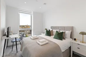 Cosmopolitan Living: Upscale 1BR Gem in Beckenham - Image 2