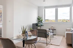 Cosmopolitan Living: Upscale 1BR Gem in Beckenham - Image 3
