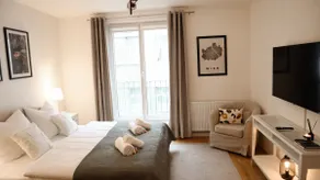 Charming, modern & spacious Apartment - Image 3