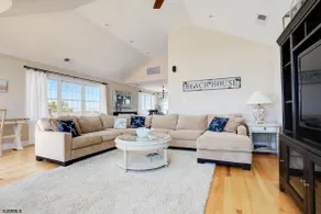 Beautiful Beach House! - Image 2