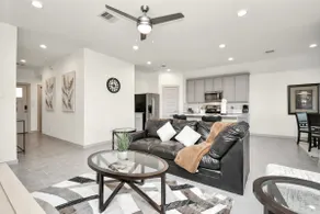 Exquisite 3 Bedroom House in Katy W/Pool Access - Image 3