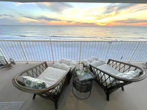 Oceanfront 3/2 with 180 degree view BOOK NOW! - Image 2