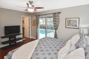 Stylish Heated Pool Home Walk To Downtown - Image 4
