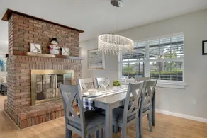 Stylish Heated Pool Home Walk To Downtown - Image 5
