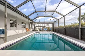 Stylish Heated Pool Home Walk To Downtown - Image 3