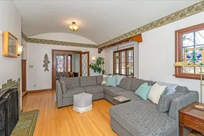 The Tudor Cottage - Historic 3 Bedroom Home - Image 2