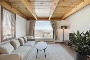 Intimate Apartment with Scenic Views - Image 2