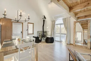 Intimate Apartment with Scenic Views - Image 5
