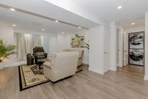 Luxury Basement Apartment in Oakville Monthly stays only - Image 4
