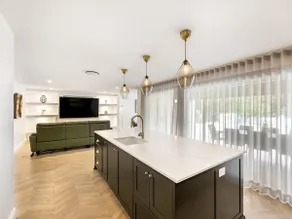 Riverfront Oasis Spacious 5BR Luxury w 10m Pool - Image 2
