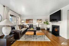 Cute and Cozy Downtown Apartment (2) - Image 4