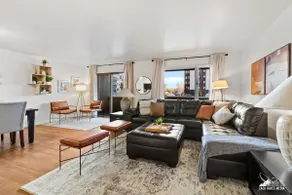 Cute and Cozy Downtown Apartment (2) - Image 5