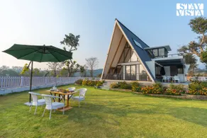 Luxe 2BR Zen Cottage w/Lawn, Chef & Wifi - Image 3
