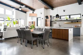 Modern Waterfront Retreat - Image 4