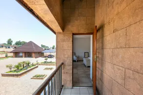Bishop's Manor Luxurious Retreat - Image 5