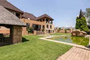 Bishop's Manor Luxurious Retreat - Image 2
