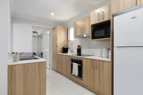 Convenient Rocklea 1BR | Covered Parking | 439F1 - Image 3