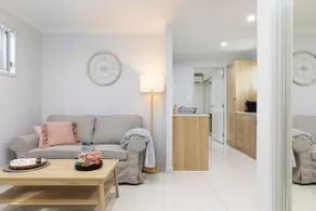 Convenient Rocklea 1BR | Covered Parking | 439F1 - Image 2