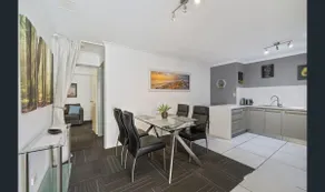 Lovely modern unit close to park, river and Curtin - Image 4