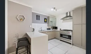Lovely modern unit close to park, river and Curtin - Image 3