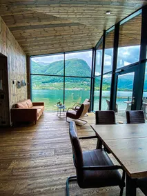 Cottage joy at the water's edge - Image 4