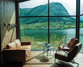 Cottage joy at the water's edge - Image 2